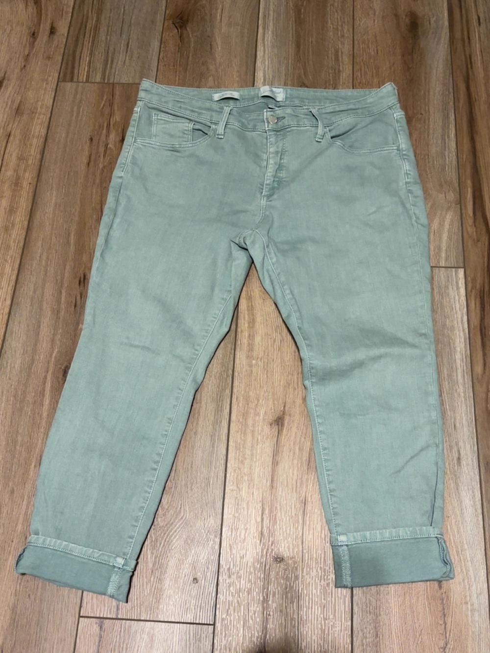 Universal Thread Women’s Size 18/35 Sage Green Cuffed Jeans